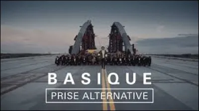 Qui a interprété "Basique" en 2017 ?