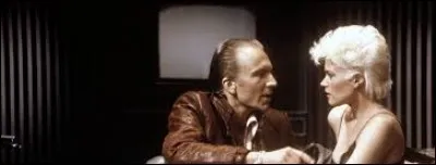 Année : 1984
Genre : Thriller 
Acteurs : Craig Wasson, Melanie Griffith
Indices : Voisine/Claustrophobe/Amoureux/Assassinat. 
Quel est ce film ?