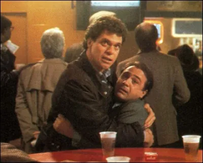 Année : 1986 
Genre : Comédie 
Acteurs : Danny DeVito, Joe Piscopo
Indices : Hippique/Malfrat/Vice-Versa/Pègre.
Quel est ce film ?