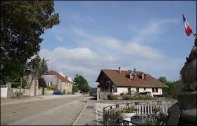 Nous sommes à présent dans le Jura, à Chaux-lès-Crotenay. Nous nous trouvons dans l'ancienne région ...