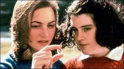 Année : 1996 
Genre : Drame 
Acteurs : Kate Winslet, Melanie Lynskey
Indices : Filles/Amitiés/Imaginaire/Séparation. 
Quel est ce film ?