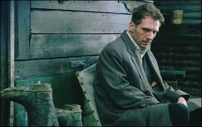 Ann&eacute;e : 2002 Genre : Fantastique Acteurs : Ralph Fiennes, Bradley Hall.Indices : Asile/Prostitu&eacute;e/Meurtre/Enqu&ecirc;te. Quel est ce film ?