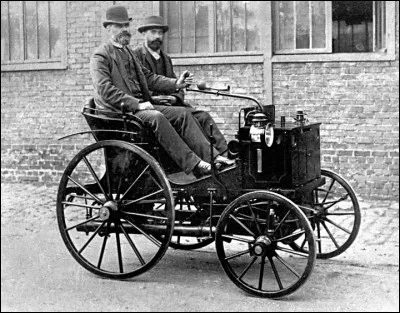 Cet ingénieur, qui inventa, perfectionna et essaya en course ses automobiles en 1894-95, c'est ...
