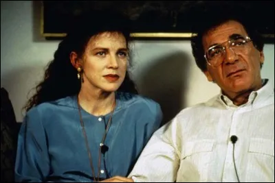Année : 1992 
Genre : Romance 
Acteurs : Woody Allen, Mia Farrow
Indices : Séparation/Complicité/Intellectuels/Chassé-croisé.
Quel est ce film ?