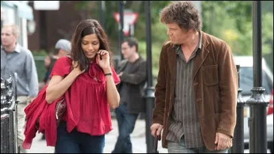 Année : 2010 
Genre : Comédie 
Acteurs : Naomi Watts, Antonio Banderas
Indices : Séparation/Suicide/Voyante/Noir.
Quel est ce film ?