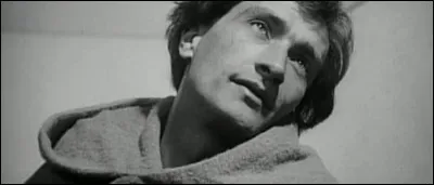 Quel dramaturge avant-gardiste et incompris mourut dans le dénuement et la folie à l'hôpital psychiatrique d'Ivry ?