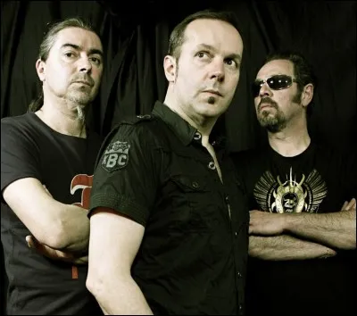 ''Les Larmes des maux'' est une chanson des Infidèles. Le nom de ce groupe est également le titre d'un long-métrage de 2012. Qui sont les deux acteurs principaux du film ''Les Infidèles'' ?