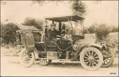 Vers 1895, le développement des connaissances liées à l'électricité mène à la réalisation des premières...