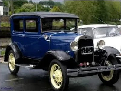 L'automobile est aujourd'hui appelée par de nombreux noms, familiers ou argotiques comme auto, bagnole, tacot ainsi que caisse, tire, guimbarde, mais plus rarement...