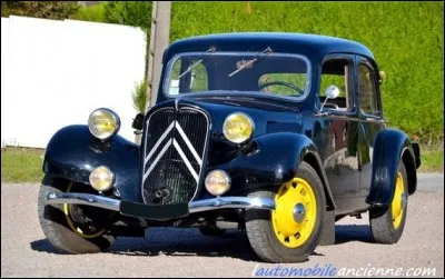 La particularité de la Citroën Traction 7C-1939 est que c'est une traction...