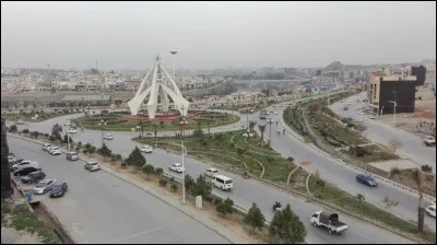 Cette ville de la province du Pendjab au Pakistan, quatrième plus grande ville du pays avec 2 millions d'habitants, a été la capitale nationale de 1959 à 1967. C'est ...