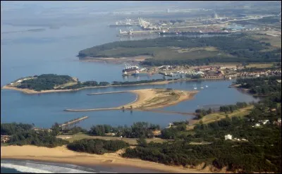 Cette ville d'Afrique du Sud, sur la côte de l'Océan indien, plus grand terminal d'exportation de charbon au monde, c'est ...