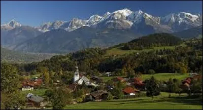 Je vous propose une vue panoramique du mont Blanc vue depuis Cordon. Village d'Auvergne-Rhône-Alpes, surnommé "le balcon du mont Blanc", il se situe dans le département ...