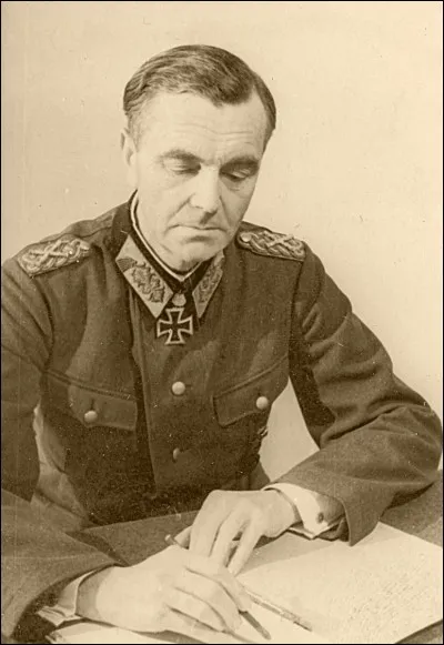 Que fit le g&eacute;n&eacute;ral Friedrich Paulus &agrave; l'issue de la bataille de Stalingrad ?