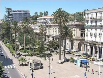 Cette ville portuaire du nord-est de l'Algérie, l'ancienne "Bône" française, dont l'architecture reflète le passé colonial, c'est ...