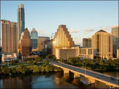 Cette ville des Etats-Unis, capitale du Texas, c'est ...