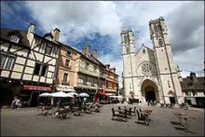 À Chalon-sur-Saône (Saône-et-Loire), les habitants portent le gentilé ...