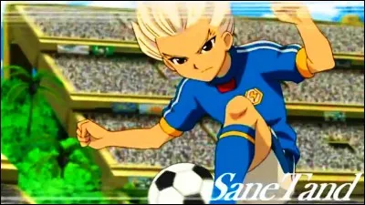Dans la chronologie de ''Inazuma Eleven puissance foot'', combien de maillots de foot différents a-t-il portés pendant l'adolescence ?