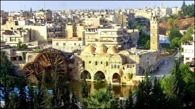 Cette ville syrienne de 500 000 habitants, arrosée par l'Oronte dont les rives possèdent d'anciennes norias, c'est ...