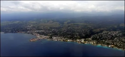 Cette ville d'Océanie située sur l'île de Guadalcanal, petite capitale des Salomon, c'est ...