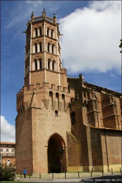 Quand débuta la construction de la cathédrale Saint-Antonin de Pamiers ?