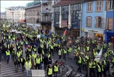 Quel mouvement de révolte a débuté en novembre ?