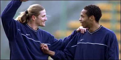 "Yo soy kleiner als du por 10 centímetros de diferencia". Dans cette phrase, quelles langues distinguez-vous ?