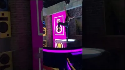 Comment s'appelle l'endroit où les garçons font leur show ?