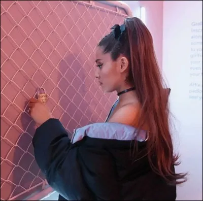 Sa tournée « Sweetener World Tour » commence...