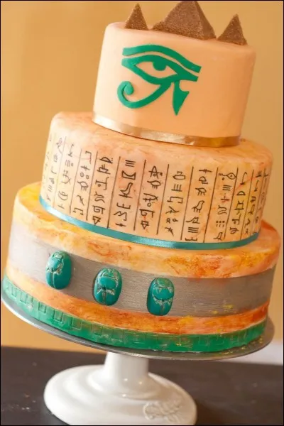 Notre amie est Lotoise, comme l'était Champollion, le fameux égyptologue né à Figeac...