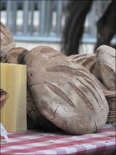 Nous le savourerons accompagné du pain régional fabriqué avec la farine locale !