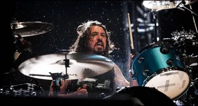 Dave Grohl est le batteur officiel des Foo Fighters.