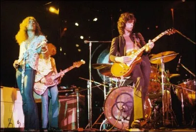 Le célèbre batteur de Led Zeppelin était John Paul Jones.