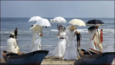 C'est la décomposition d'un monde, d'un homme, d'une ville qui est au coeur de ce film de Luchino Visconti, se passant dans une Venise menacée...