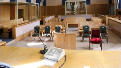 Dans quelle commune se concentrent toutes les juridictions de ce département ?