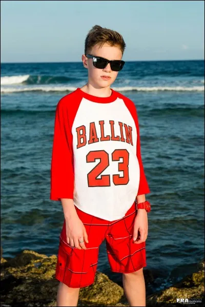 Complète sa chanson ''Plus loin'', ''J'aimerais t'emmener si''.