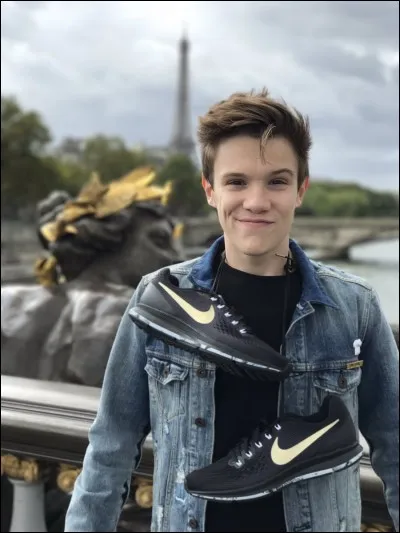 Comment s'appelle son 1er album ?