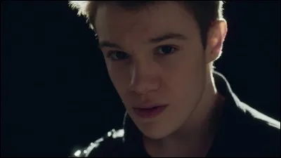 Complète sa chanson ''Juste toi et moi'', '' On pourrait se perdre''.