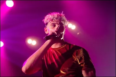 Où a-t-il fait son premier vrai concert ?