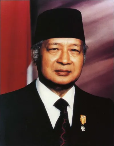 Suharto &eacute;tait le leader autocratique de quel pays entre 1967 et 1998 ?