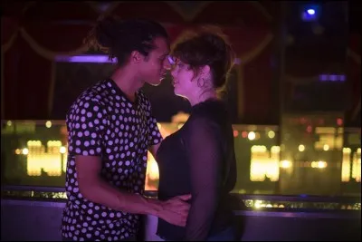 Comment s'appelle le garçon populaire qui est dans la même fac que Tamara ?