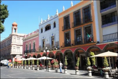 Cette ville mexicaine de 1,5 million d'habitants, dont le centre possède une architecture espagnole coloniale inscrite au patrimoine mondial, c'est ...