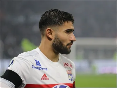 Quel est le numéro du maillot de Nabil Fekir ?