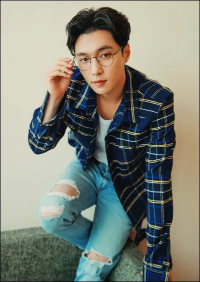 Quelle est la chanson que Lay a écrite pour EXO en 2014 ?