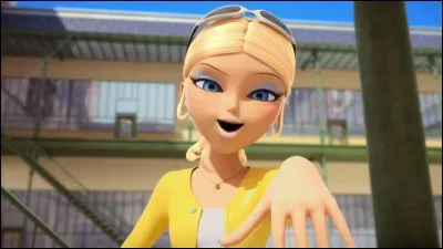 Comment chloé connaît-elle Adrien ?