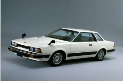 Restons en Asie et voici une belle japonaise. Cette voiture pr&eacute;c&egrave;de les fameuses S14 et S13. Quelle voiture est-ce ?
