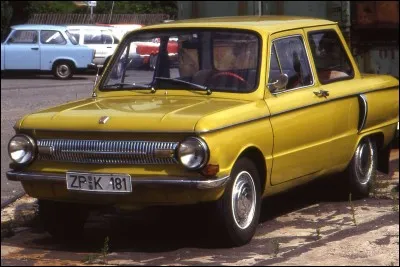 Ah l'Ukraine ! Cette voiture a &eacute;t&eacute; inspir&eacute;e par la NSU Prinz 4 et a &eacute;t&eacute; pr&eacute;sent&eacute; &agrave; Bruxelles sous le nom de Yalta 1000. Comment s'appelle-t-elle ?