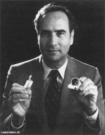 Qu'est-ce que le physicien Th&eacute;odore Maiman a r&eacute;ussi &agrave; cr&eacute;er en 1960 d'apr&egrave;s une th&eacute;orie de 1917 d'Albert Einstein ?