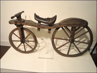 Quel &eacute;tait le nom du v&eacute;hicule en bois, invent&eacute; par un concours de circonstances en 1816, ayant donn&eacute; le v&eacute;lo ?
