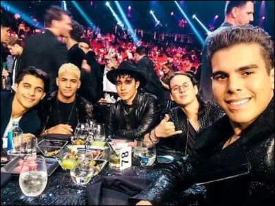 À quelle émission les gars ont-ils participé ?